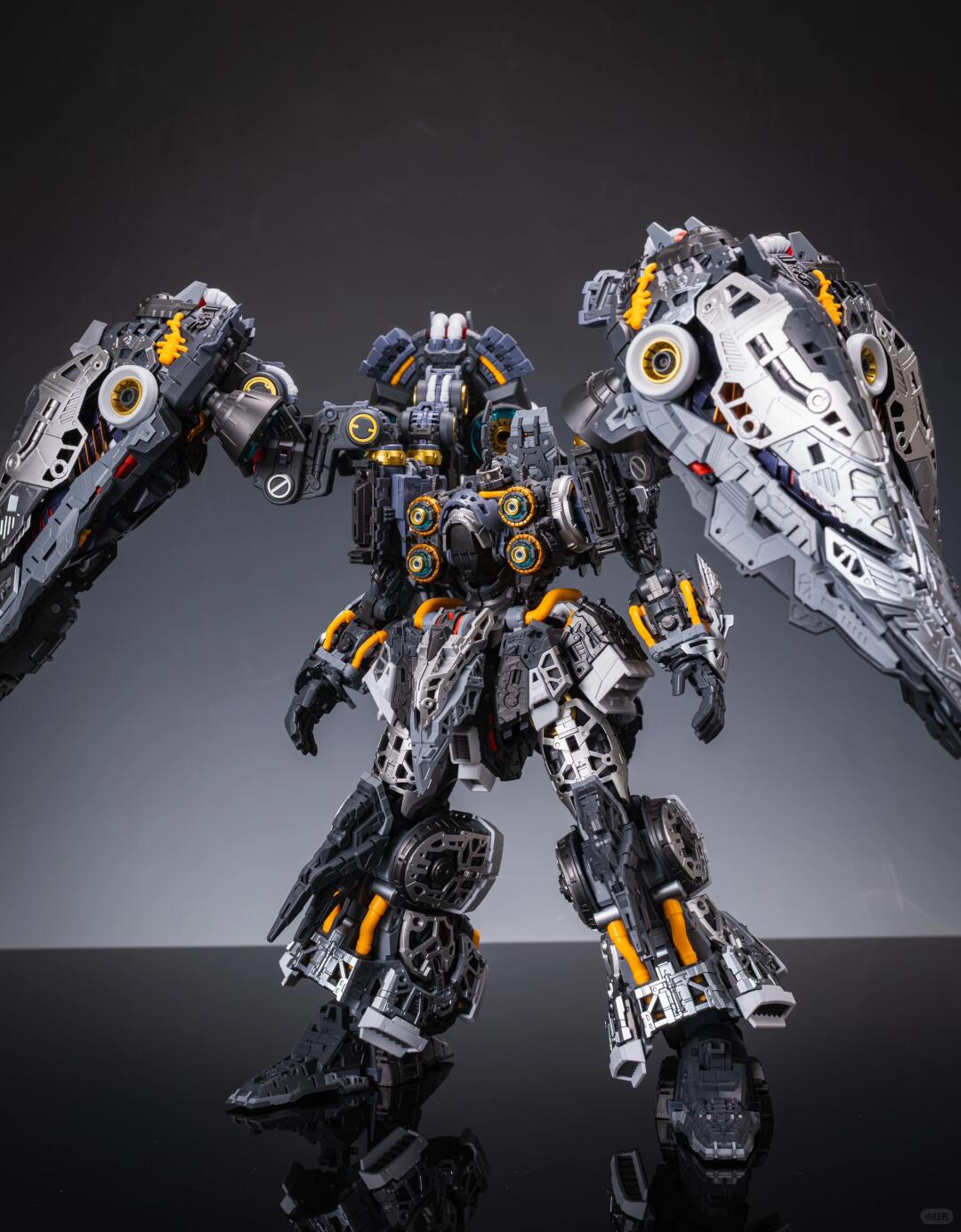 Axis Model Solomon 1/100 Kshatriya 22cm Model Kit w/LED Kit