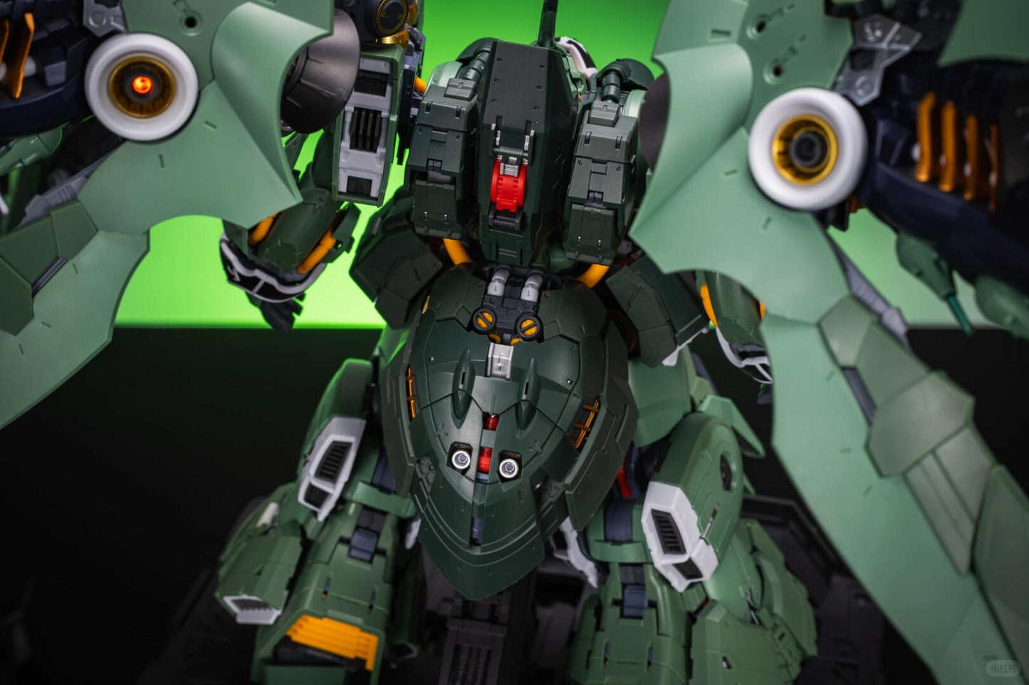 Axis Model Solomon 1/100 Kshatriya 22cm Model Kit w/LED Kit