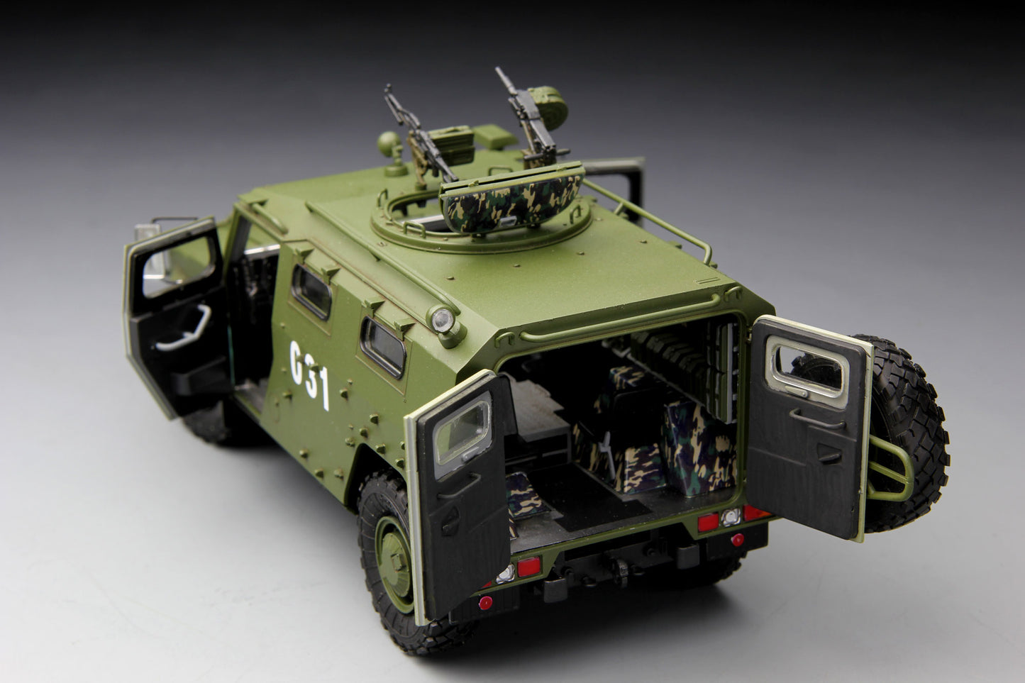 Meng 1/35 RUSSIAN ARMORED HIGH-MOBILITY VEHICLE GAZ-233014 STS “TIGER” Plastic Model Kit VS-003