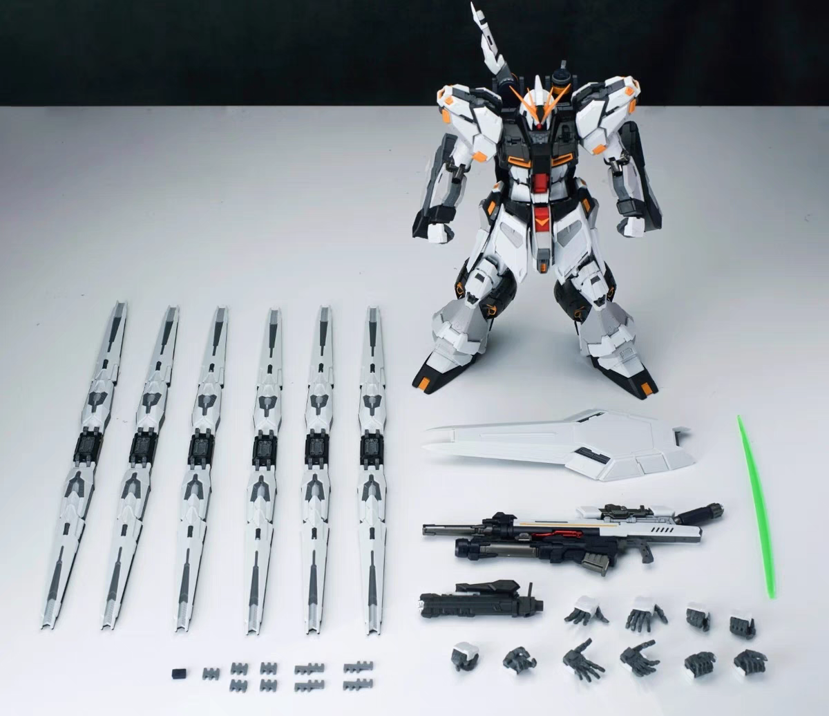 [In Stock] V-Tiger MG 1/100 RX-93 V Nu Gundam GK style Model Kit w/ Metal Frame