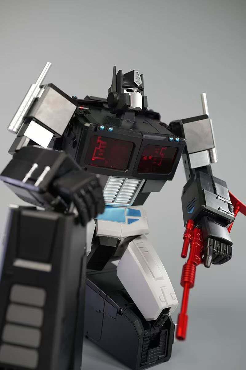 [Pre-order] Pangu Toys PT-01B G1 Nemesis Prime 45cm Transformable Action Figure