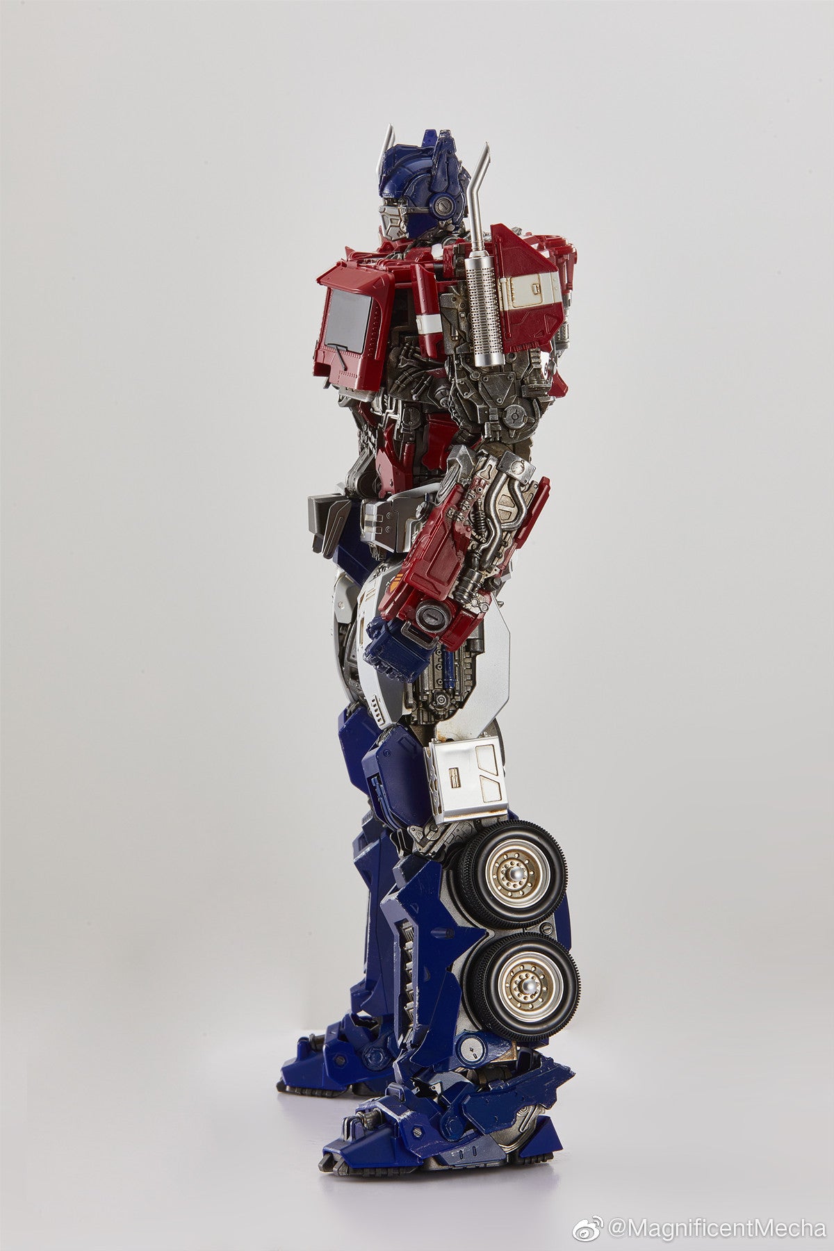 Magnificent Mecha MM01 Optimus Prime 30cm Transformable Action Figure