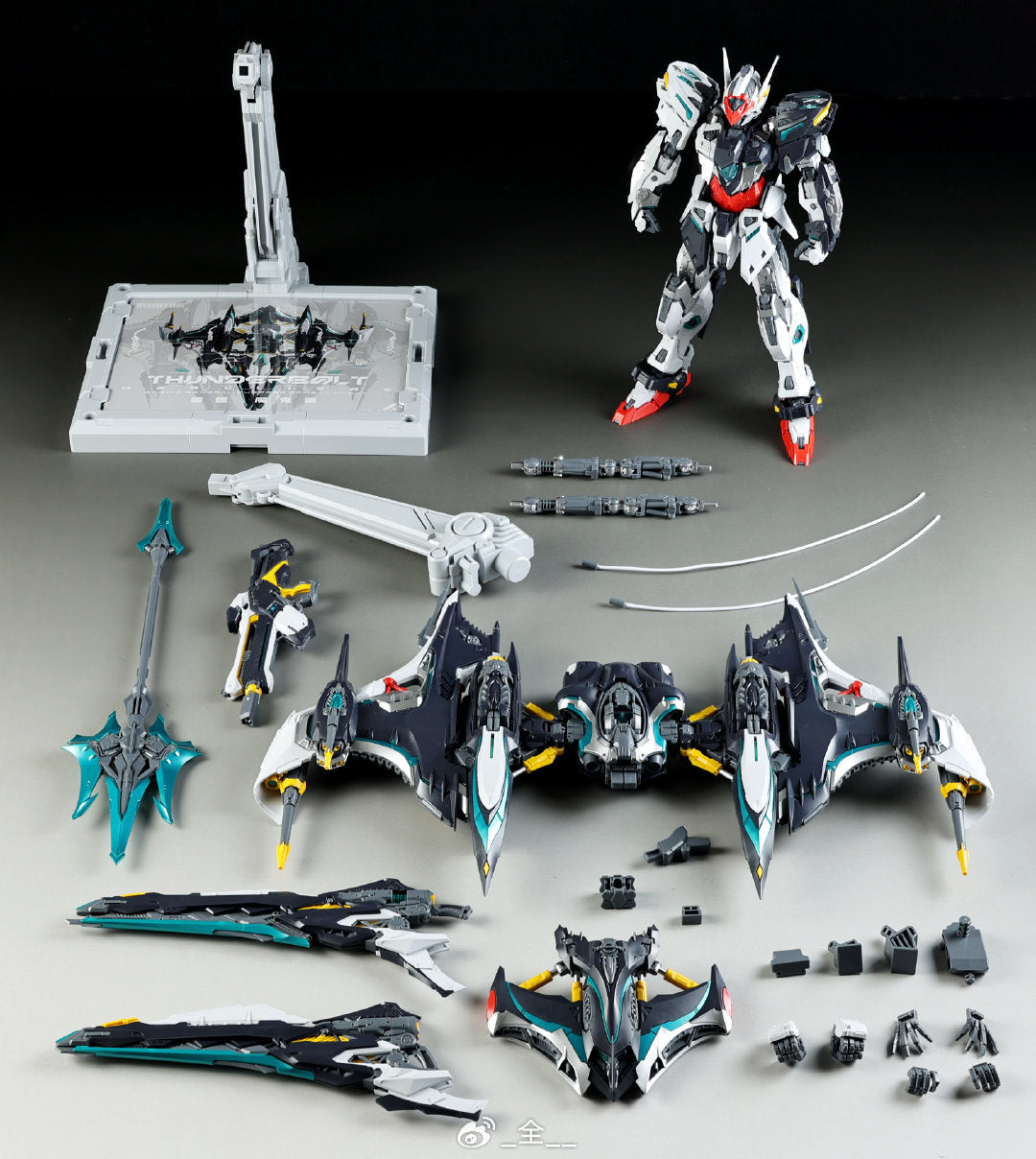 [Pre-order] In Era+ 1/100 MG size Thunderbolt Ltd Edt Ver. 21cm Model Kit