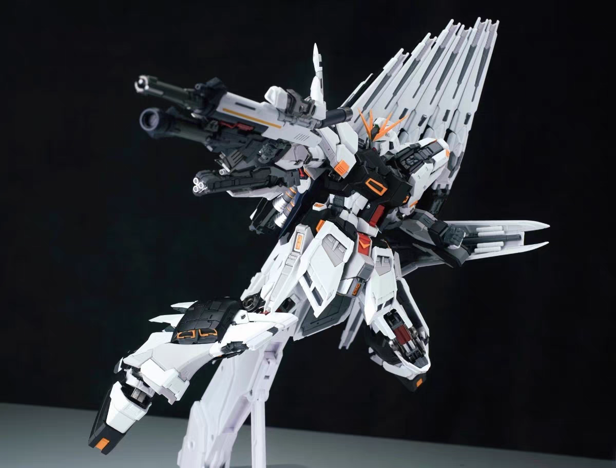 [In Stock] V-Tiger MG 1/100 RX-93 V Nu Gundam GK style Model Kit w/ Metal Frame