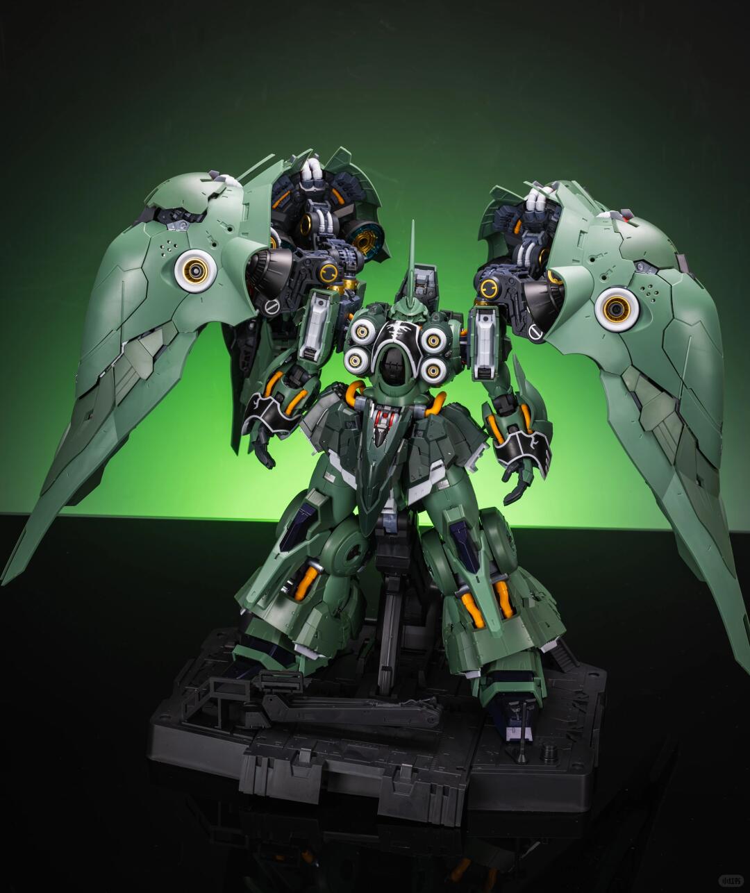 Axis Model Solomon 1/100 Kshatriya 22cm Model Kit w/LED Kit