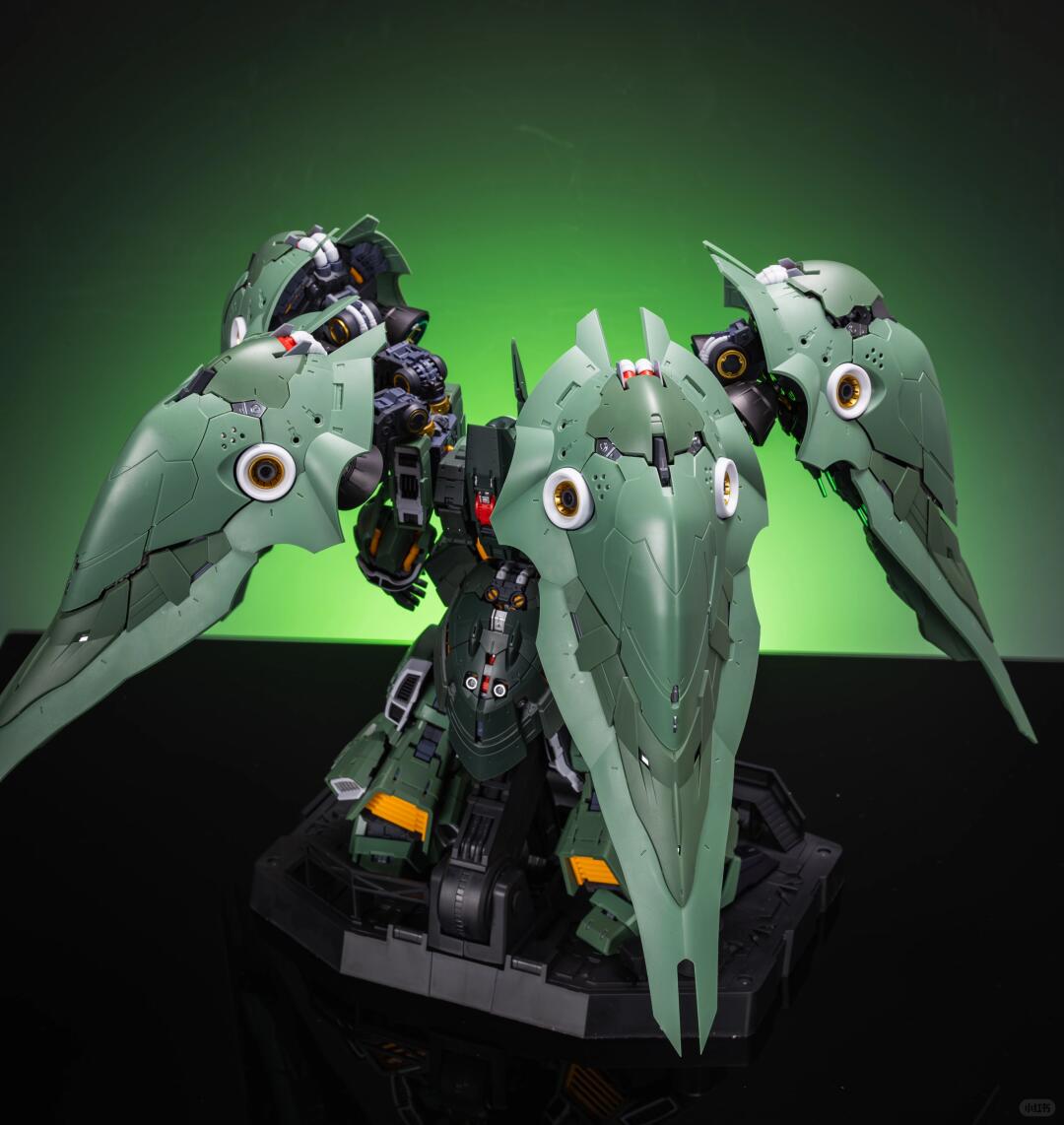 Axis Model Solomon 1/100 Kshatriya 22cm Model Kit w/LED Kit
