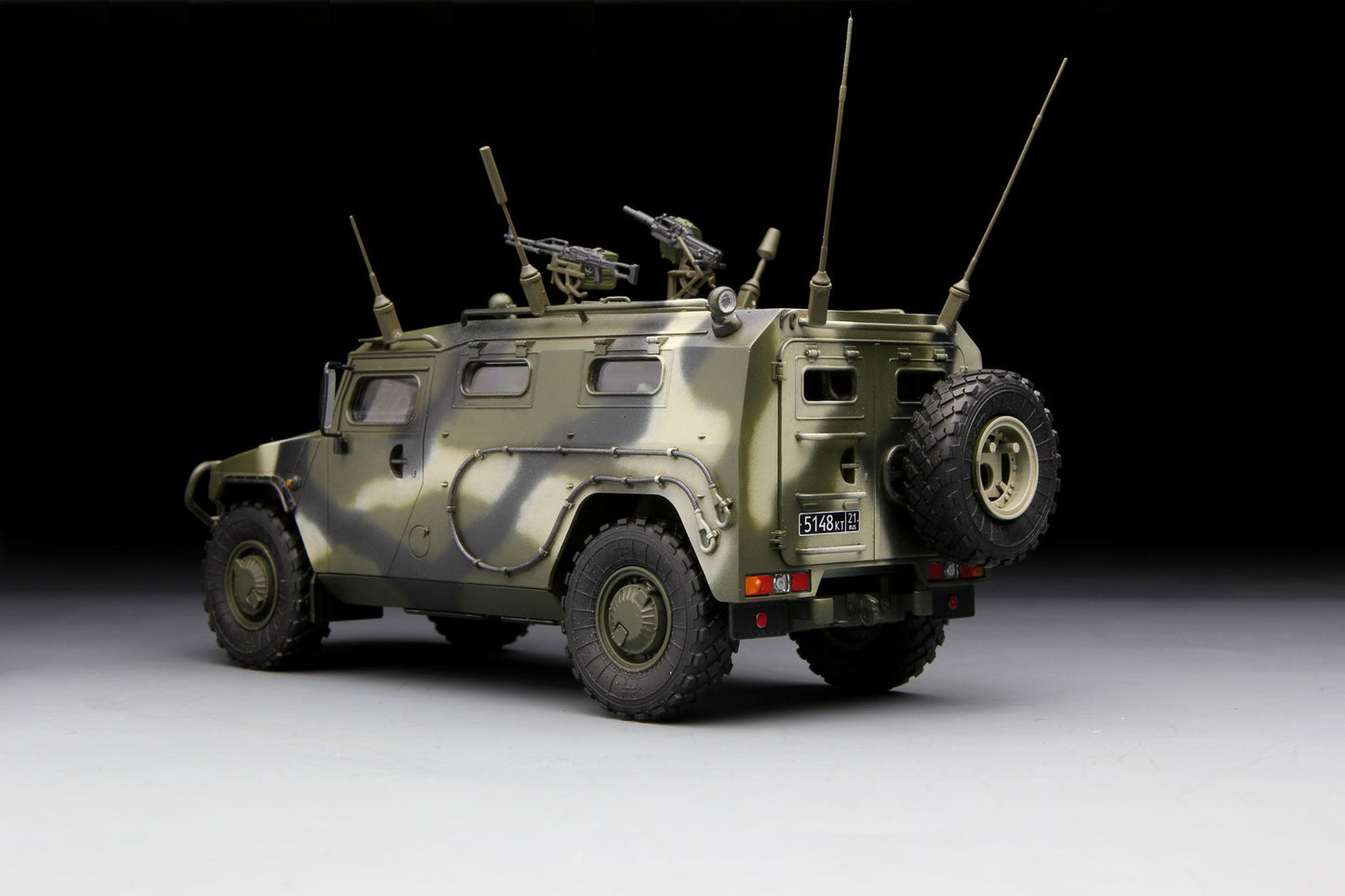 Meng 1/35 RUSSIAN ARMORED HIGH-MOBILITY VEHICLE GAZ-233014 STS “TIGER” Plastic Model Kit VS-003
